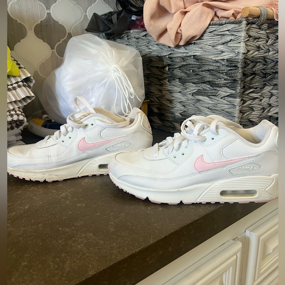 Super cute pink and white Nike air max